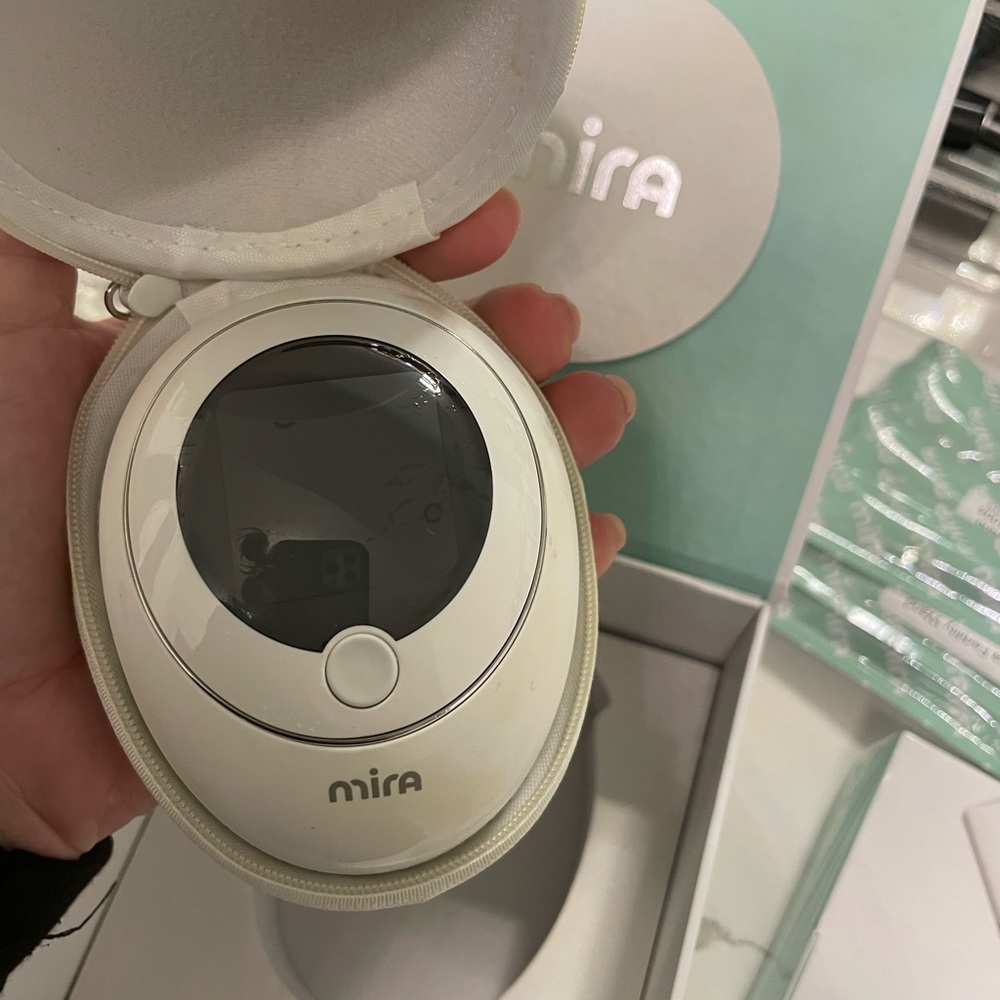 Mira fertility hormone tracking device with case (no cubs charging cord)